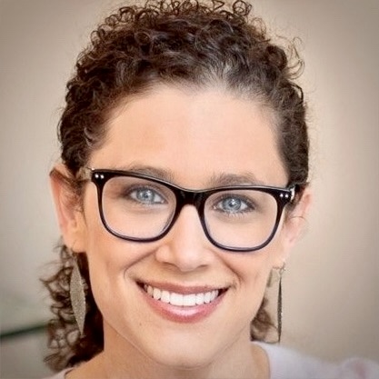 Profile pic of queer therapist Laura Hoge, LCSW, LiCSW, RSW